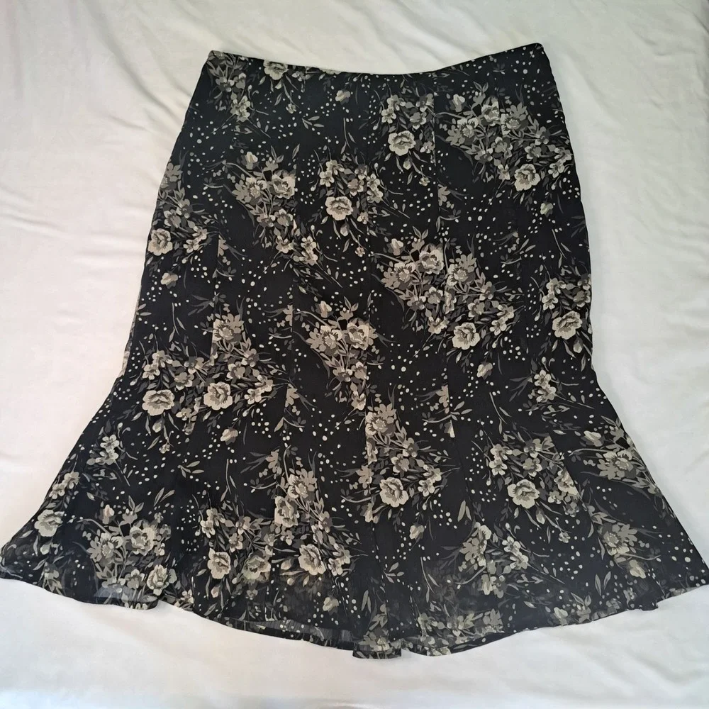 Van Heusen Women's Fit & Flare Dark Floral Midi‎ Skirt Sz 12 Fairy Grunge Witchy